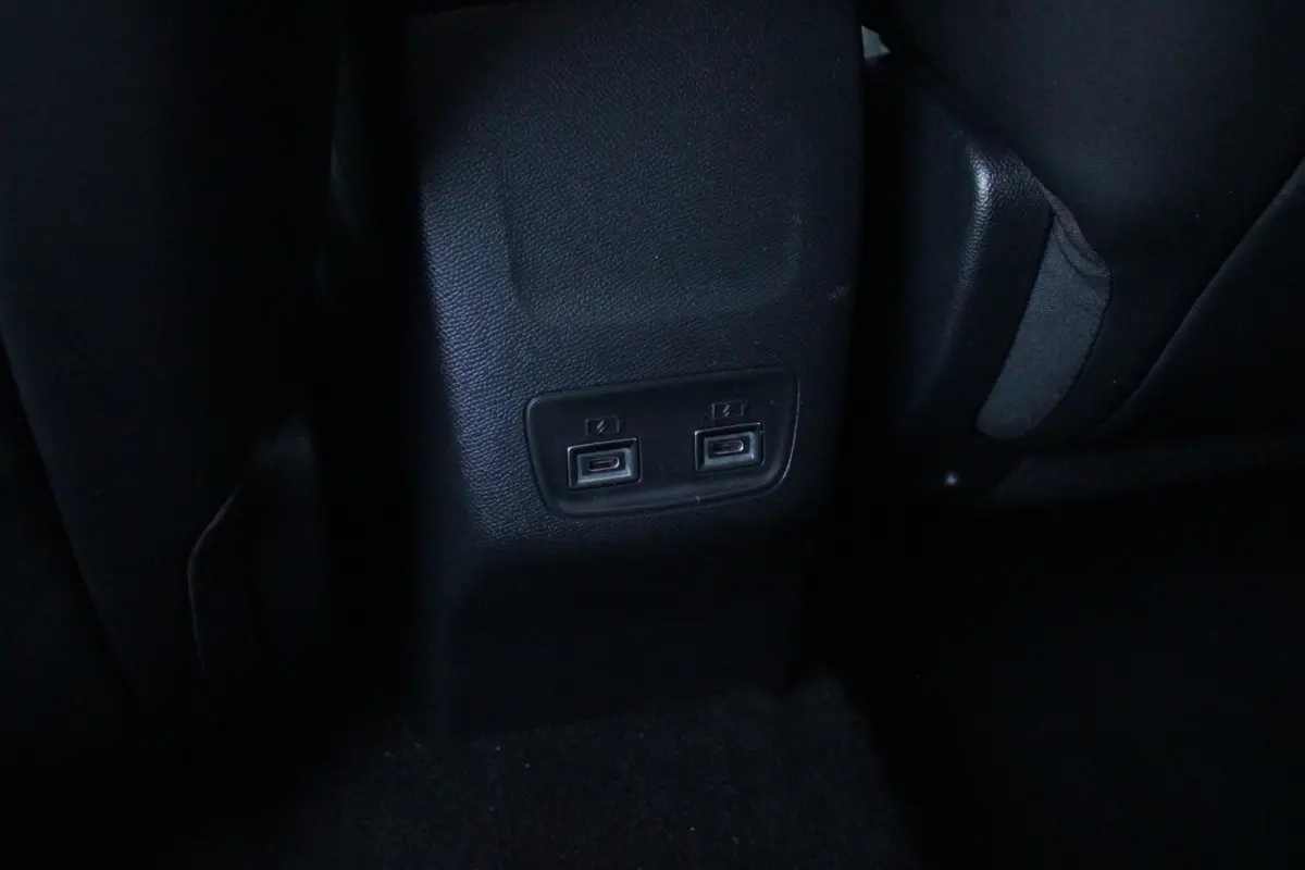 1.2 Hybrid 110PK AUTOMAAT LX | CAMERA VOOR + ACHTER | PARKEERSENSOREN VOOR + ACHTER | DRIVE PACK: ADAPTIVE CRUISE CONTROL/DODEHOEK DETECTIE/ELEKTRISCH INKLAPBARE BUITENSPIEGELS/SPROTIEF STUU