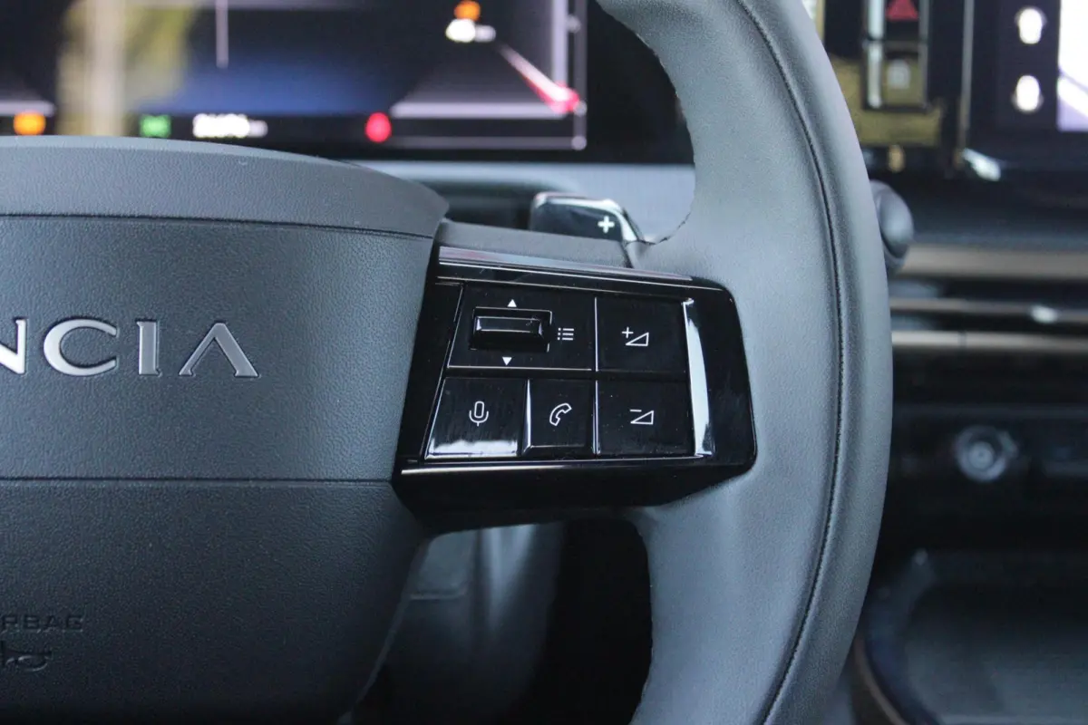 1.2 Hybrid 110PK AUTOMAAT LX | CAMERA VOOR + ACHTER | PARKEERSENSOREN VOOR + ACHTER | DRIVE PACK: ADAPTIVE CRUISE CONTROL/DODEHOEK DETECTIE/ELEKTRISCH INKLAPBARE BUITENSPIEGELS/SPROTIEF STUU