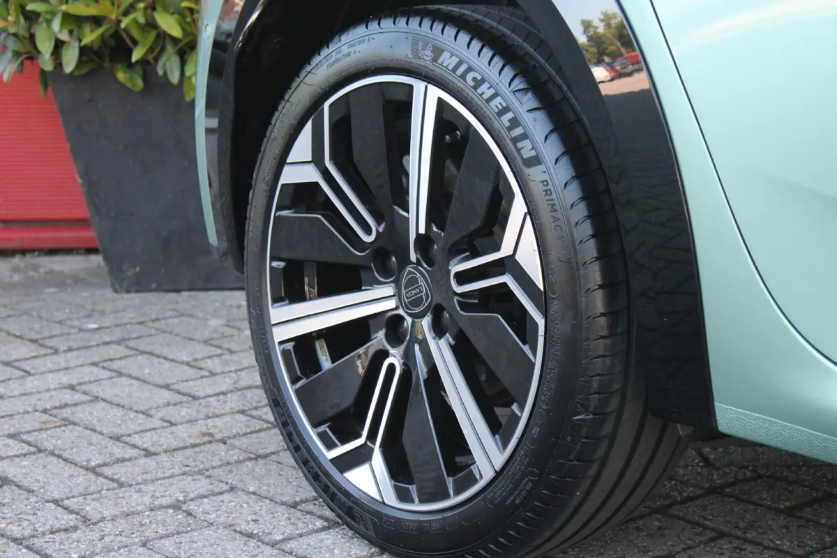 1.2 Hybrid 110PK AUTOMAAT LX | CAMERA VOOR + ACHTER | PARKEERSENSOREN VOOR + ACHTER | DRIVE PACK: ADAPTIVE CRUISE CONTROL/DODEHOEK DETECTIE/ELEKTRISCH INKLAPBARE BUITENSPIEGELS/SPROTIEF STUU