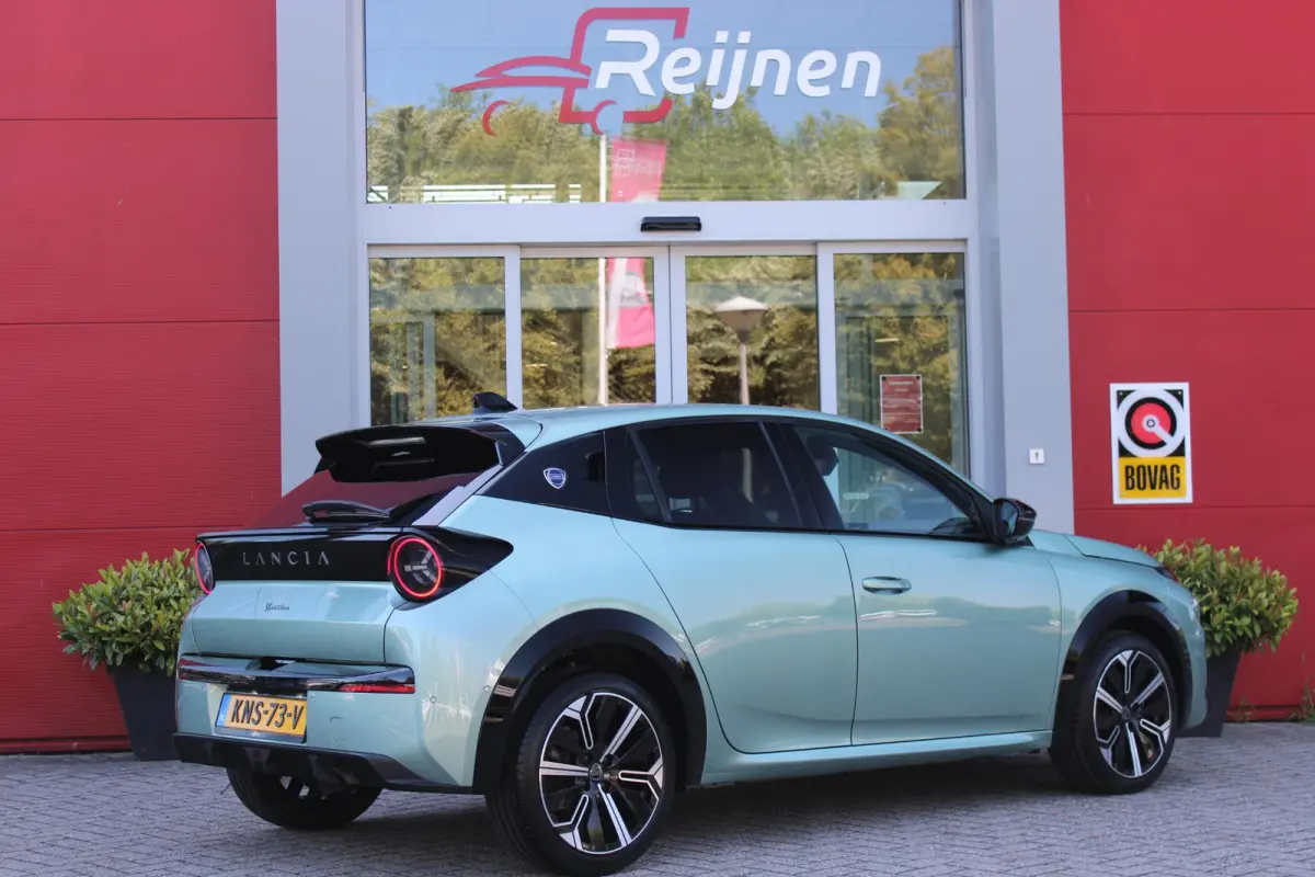 1.2 Hybrid 110PK AUTOMAAT LX | CAMERA VOOR + ACHTER | PARKEERSENSOREN VOOR + ACHTER | DRIVE PACK: ADAPTIVE CRUISE CONTROL/DODEHOEK DETECTIE/ELEKTRISCH INKLAPBARE BUITENSPIEGELS/SPROTIEF STUU