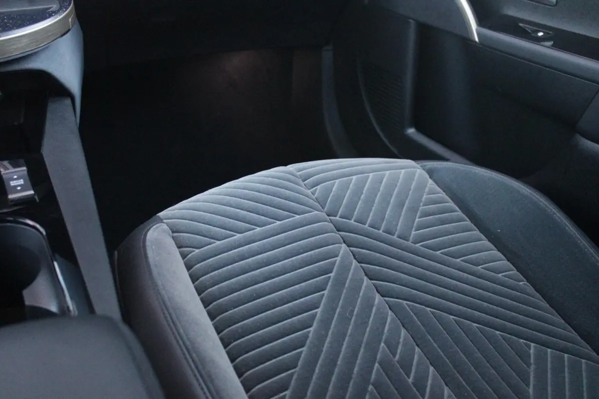 1.2 Hybrid 110PK AUTOMAAT LX | CAMERA VOOR + ACHTER | PARKEERSENSOREN VOOR + ACHTER | DRIVE PACK: ADAPTIVE CRUISE CONTROL/DODEHOEK DETECTIE/ELEKTRISCH INKLAPBARE BUITENSPIEGELS/SPROTIEF STUU