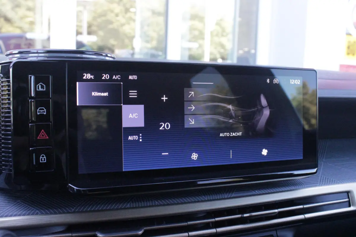 1.2 Hybrid 110PK AUTOMAAT LX | CAMERA VOOR + ACHTER | PARKEERSENSOREN VOOR + ACHTER | DRIVE PACK: ADAPTIVE CRUISE CONTROL/DODEHOEK DETECTIE/ELEKTRISCH INKLAPBARE BUITENSPIEGELS/SPROTIEF STUU
