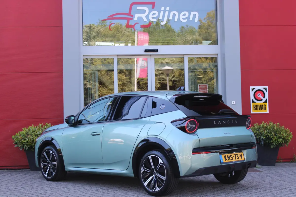 1.2 Hybrid 110PK AUTOMAAT LX | CAMERA VOOR + ACHTER | PARKEERSENSOREN VOOR + ACHTER | DRIVE PACK: ADAPTIVE CRUISE CONTROL/DODEHOEK DETECTIE/ELEKTRISCH INKLAPBARE BUITENSPIEGELS/SPROTIEF STUU