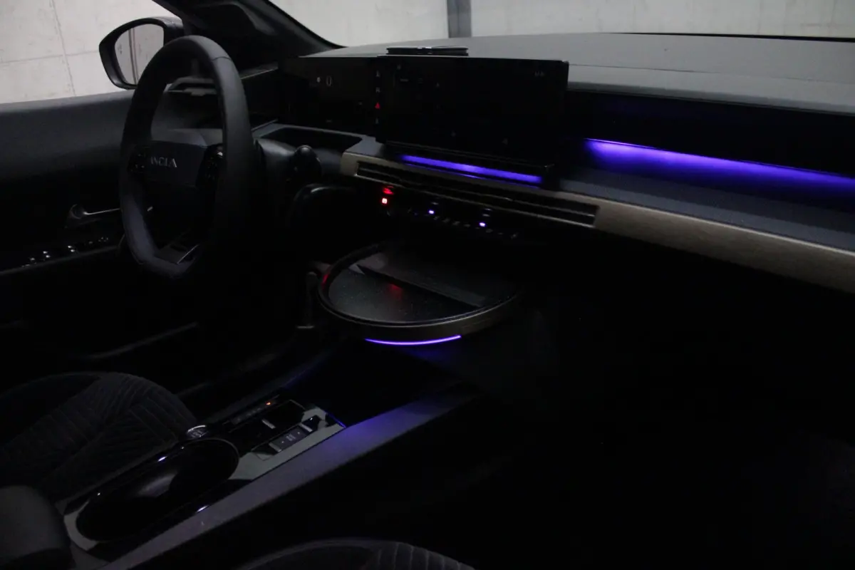 1.2 Hybrid 110PK AUTOMAAT LX | CAMERA VOOR + ACHTER | PARKEERSENSOREN VOOR + ACHTER | DRIVE PACK: ADAPTIVE CRUISE CONTROL/DODEHOEK DETECTIE/ELEKTRISCH INKLAPBARE BUITENSPIEGELS/SPROTIEF STUU
