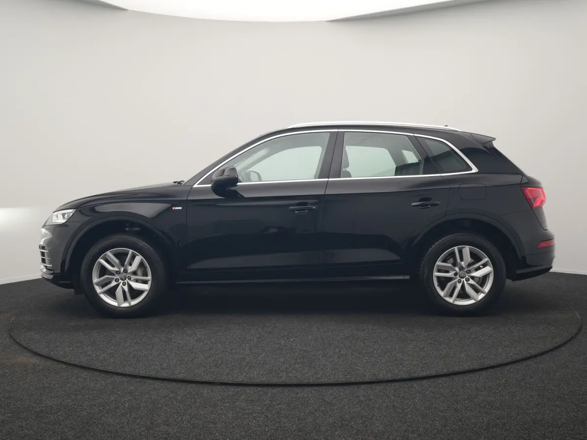 55 TFSI e S Line PHEV 367pk Dealer O.H. | Voorstoelen Verwarmd | Apple Carplay | Keyless Entry | Drive Select | Cruise Control | DAB | 18"L.M | Navigatie | Plug In Hybrid |