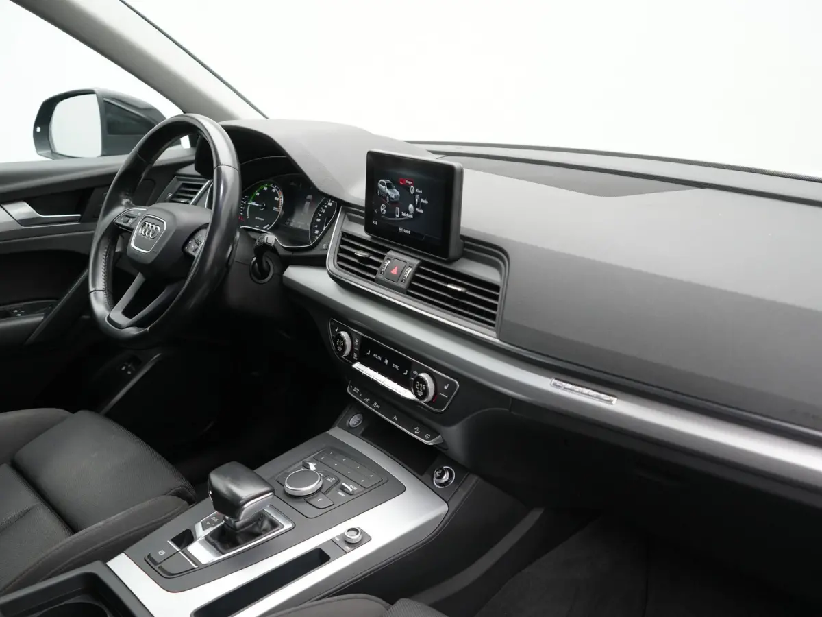 55 TFSI e S Line PHEV 367pk Dealer O.H. | Voorstoelen Verwarmd | Apple Carplay | Keyless Entry | Drive Select | Cruise Control | DAB | 18"L.M | Navigatie | Plug In Hybrid |