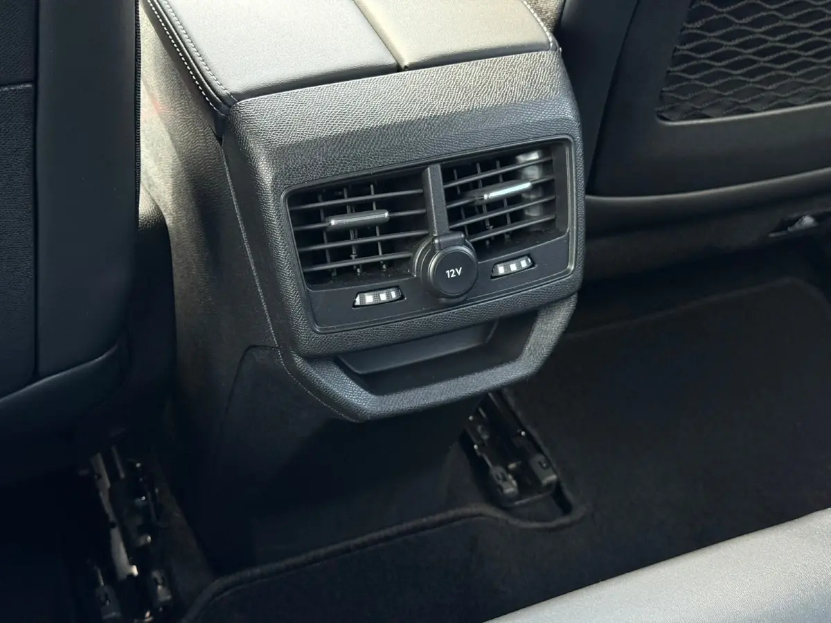 1.6 HYbrid 225 Allure Pack Business Trekhaak | Achteruitrijcamera | Keyless | Elektrische achterklep | Stoel verwarming | Apple carplay & Android auto | Navigatie