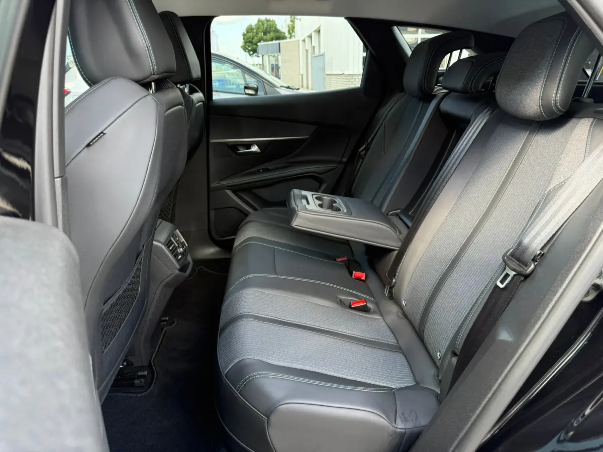 1.6 HYbrid 225 Allure Pack Business Trekhaak | Achteruitrijcamera | Keyless | Elektrische achterklep | Stoel verwarming | Apple carplay & Android auto | Navigatie