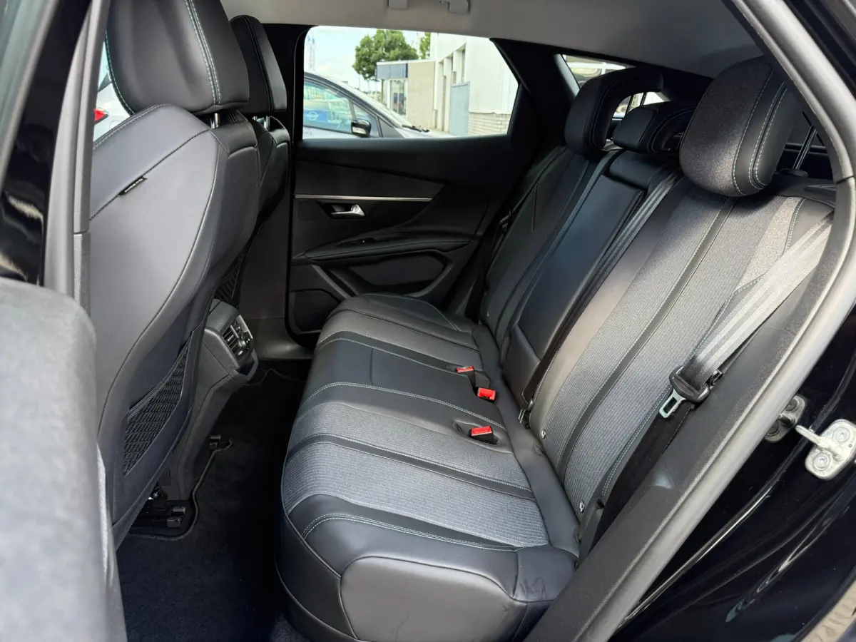 1.6 HYbrid 225 Allure Pack Business Trekhaak | Achteruitrijcamera | Keyless | Elektrische achterklep | Stoel verwarming | Apple carplay & Android auto | Navigatie