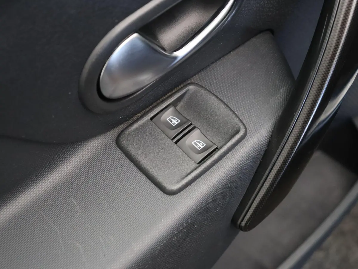 0.9 TCe SL Royaal | Dealer onderhouden | Achteruitrijcamera | Airco | Lichtmetalen velgen | Cruise control |