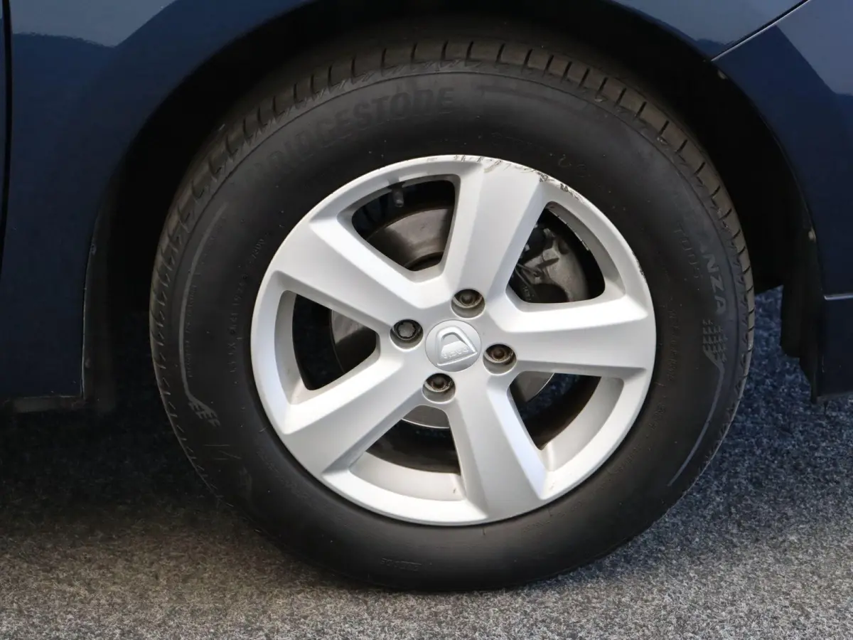 0.9 TCe SL Royaal | Dealer onderhouden | Achteruitrijcamera | Airco | Lichtmetalen velgen | Cruise control |