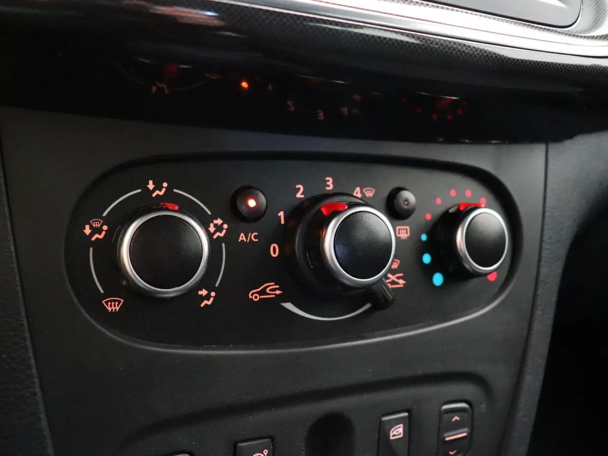 0.9 TCe SL Royaal | Dealer onderhouden | Achteruitrijcamera | Airco | Lichtmetalen velgen | Cruise control |