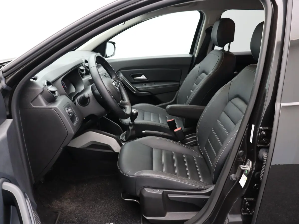 1.3 TCe 4x4 Prestige | Trekhaak 1500kg geremd | Lederen bekleding | Cimate control | Achteruitrijcamera | Dodehoek detectie |