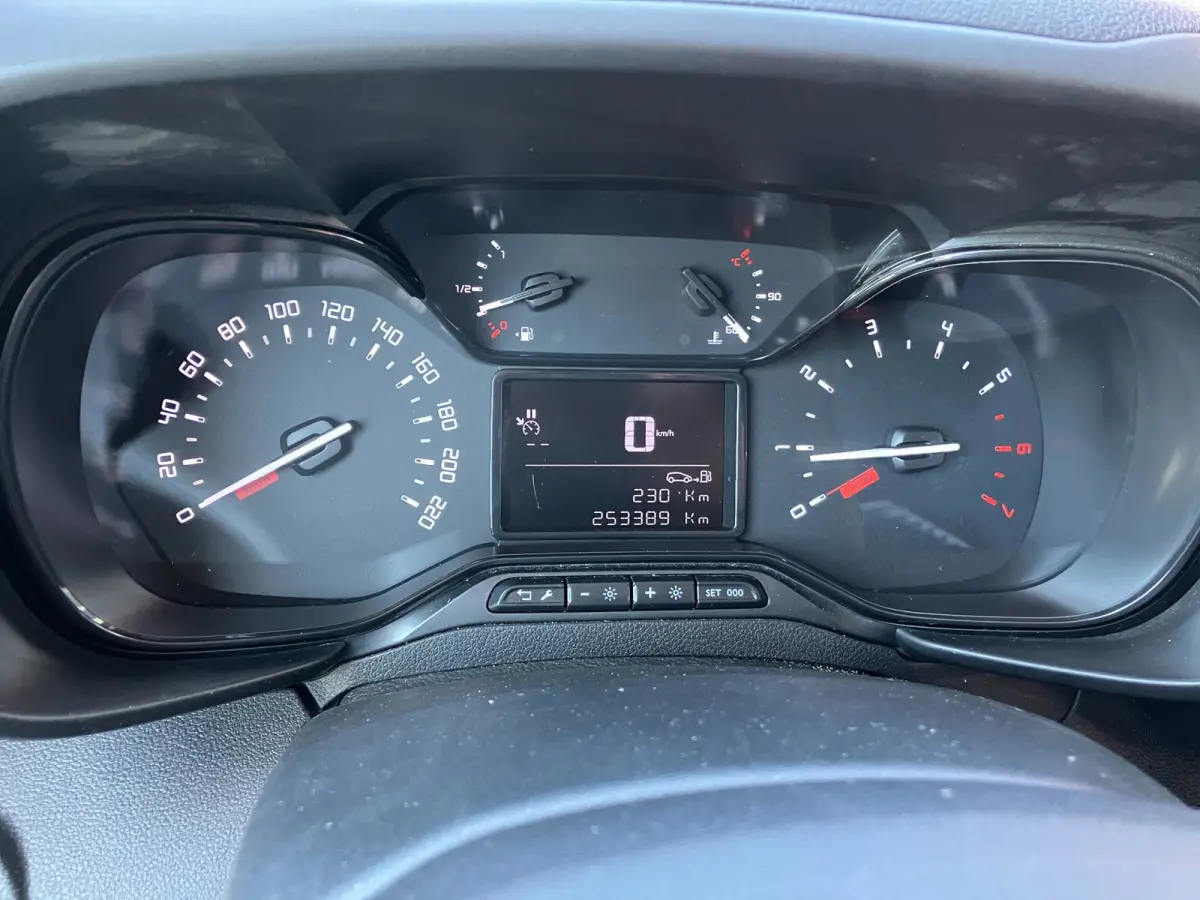 1.5 BlueHDI Club