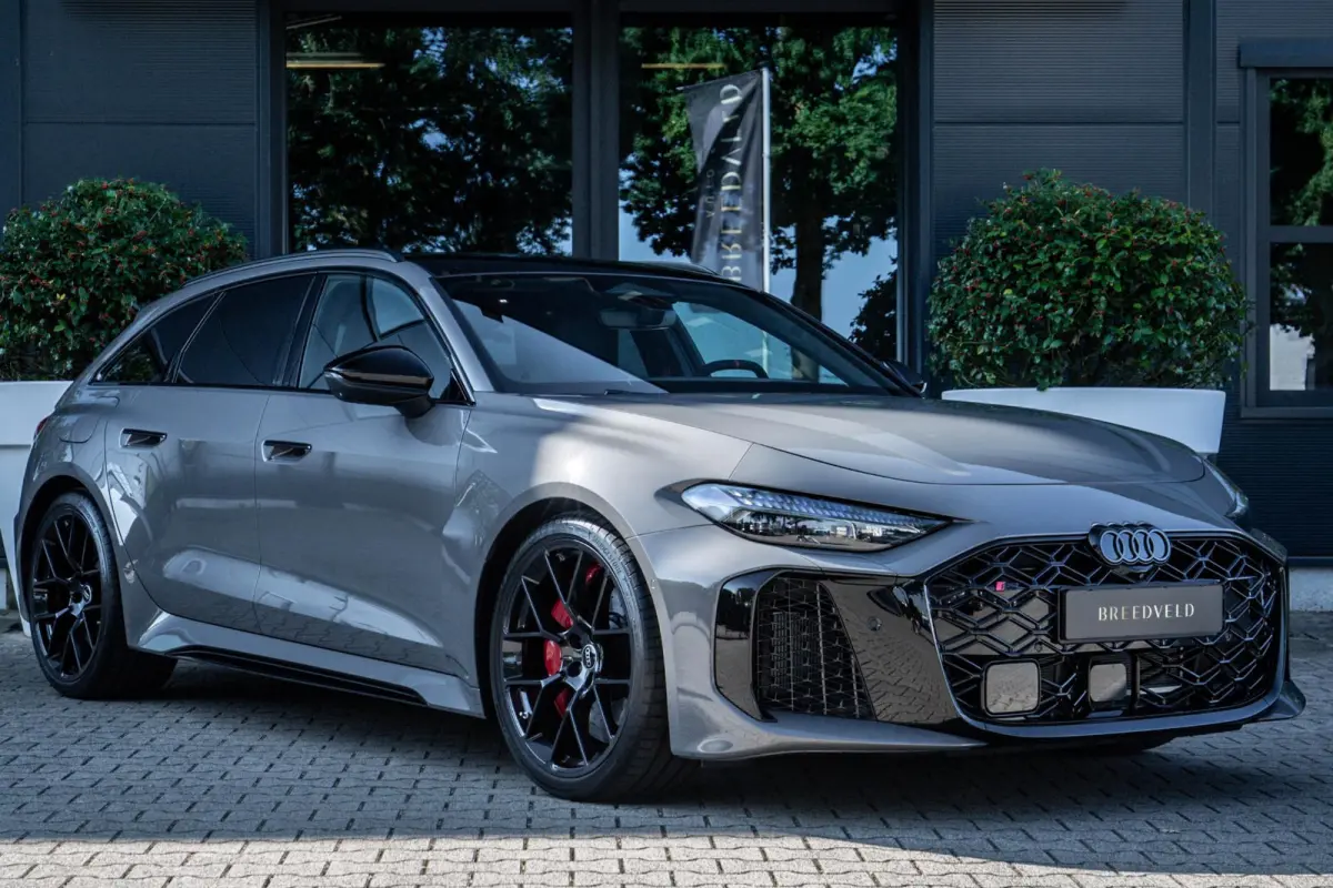 RS5 Avant e-hybrid quattro