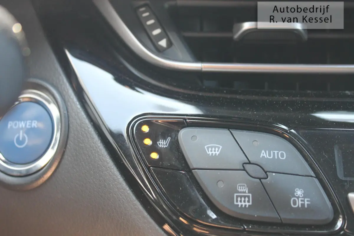 1.8 Hybrid Style I BSM I Stoelverwarming I PDC I 1e Eig. I NL-auto