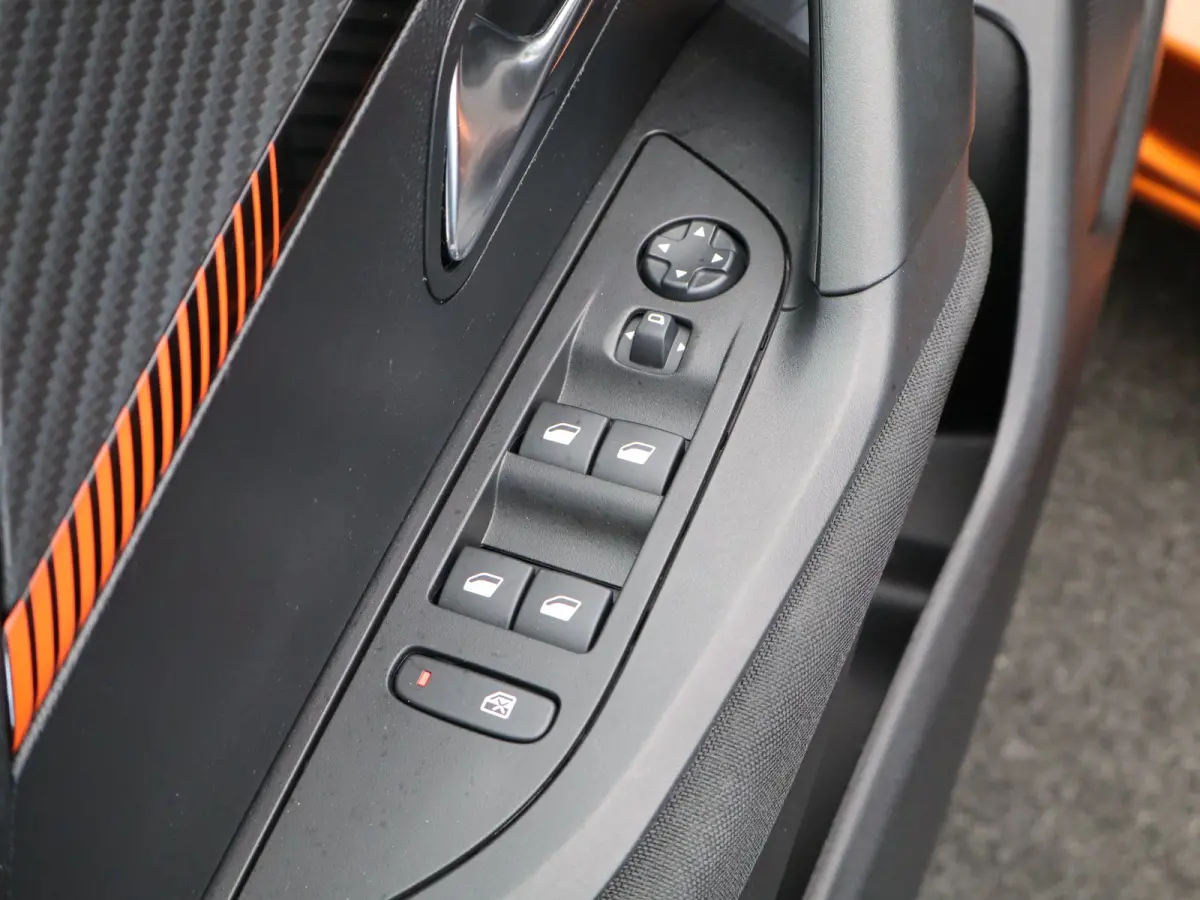 EV Active 50 kWh SOH 90% | Navigatie | Camera | Parkeersenoren | Apple Carplay/Android Auto | Climate Control