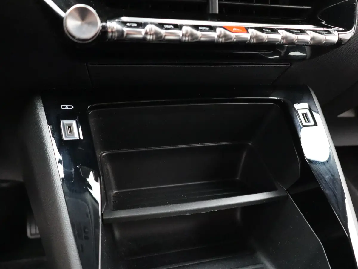 EV Active 50 kWh SOH 90% | Navigatie | Camera | Parkeersenoren | Apple Carplay/Android Auto | Climate Control