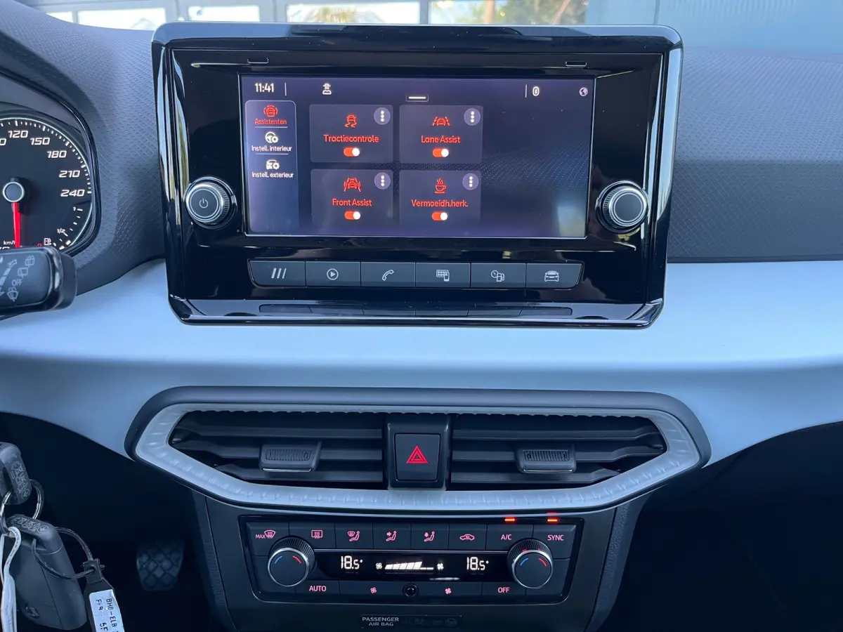 1.0 EcoTSI Style NL.Auto/Climatronic/Carplay/Cruise-control/1Ste Eigenaar/Dealer Onderhouden