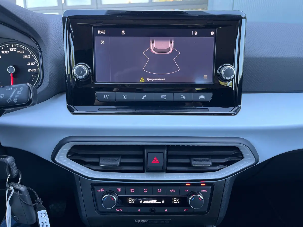 1.0 EcoTSI Style NL.Auto/Climatronic/Carplay/Cruise-control/1Ste Eigenaar/Dealer Onderhouden