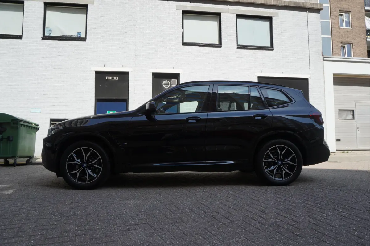 xDrive30e High Executive M-SPORT | Trekhaak | Panoramadak | Adaptive + Lane | BTW auto | Apple Carplay |