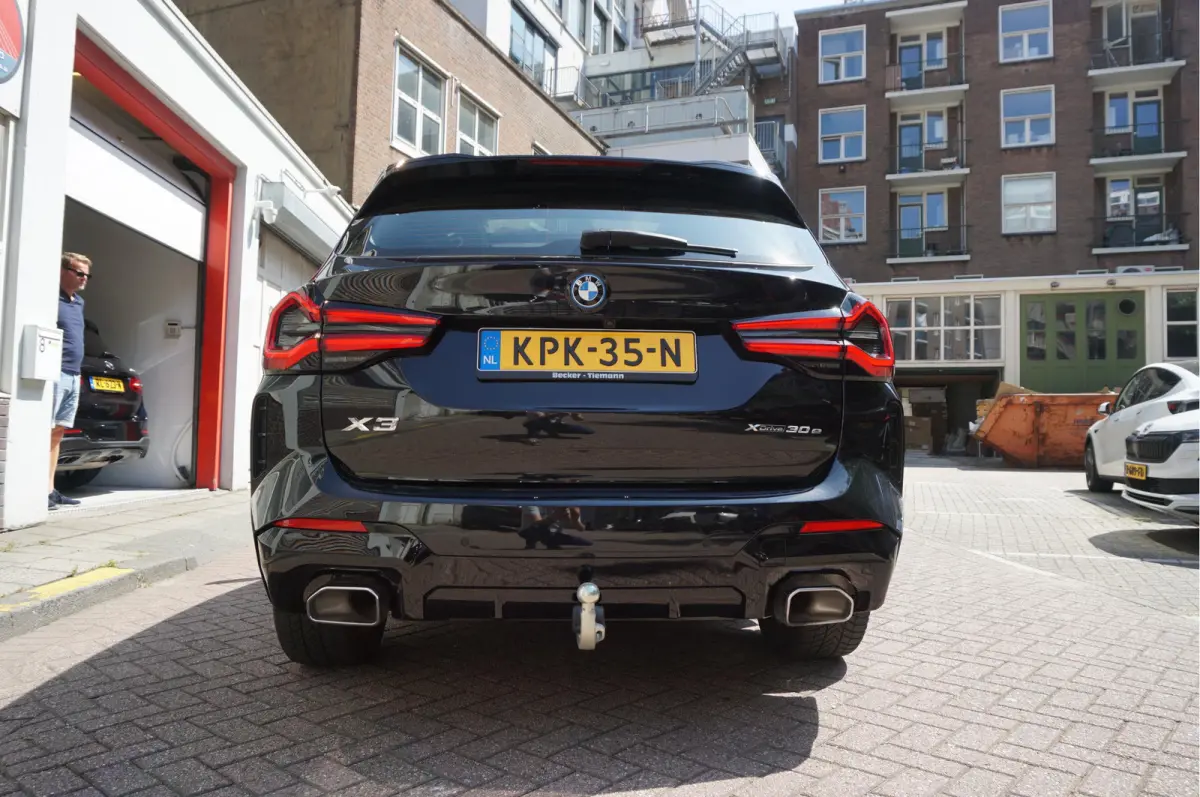 xDrive30e High Executive M-SPORT | Trekhaak | Panoramadak | Adaptive + Lane | BTW auto | Apple Carplay |