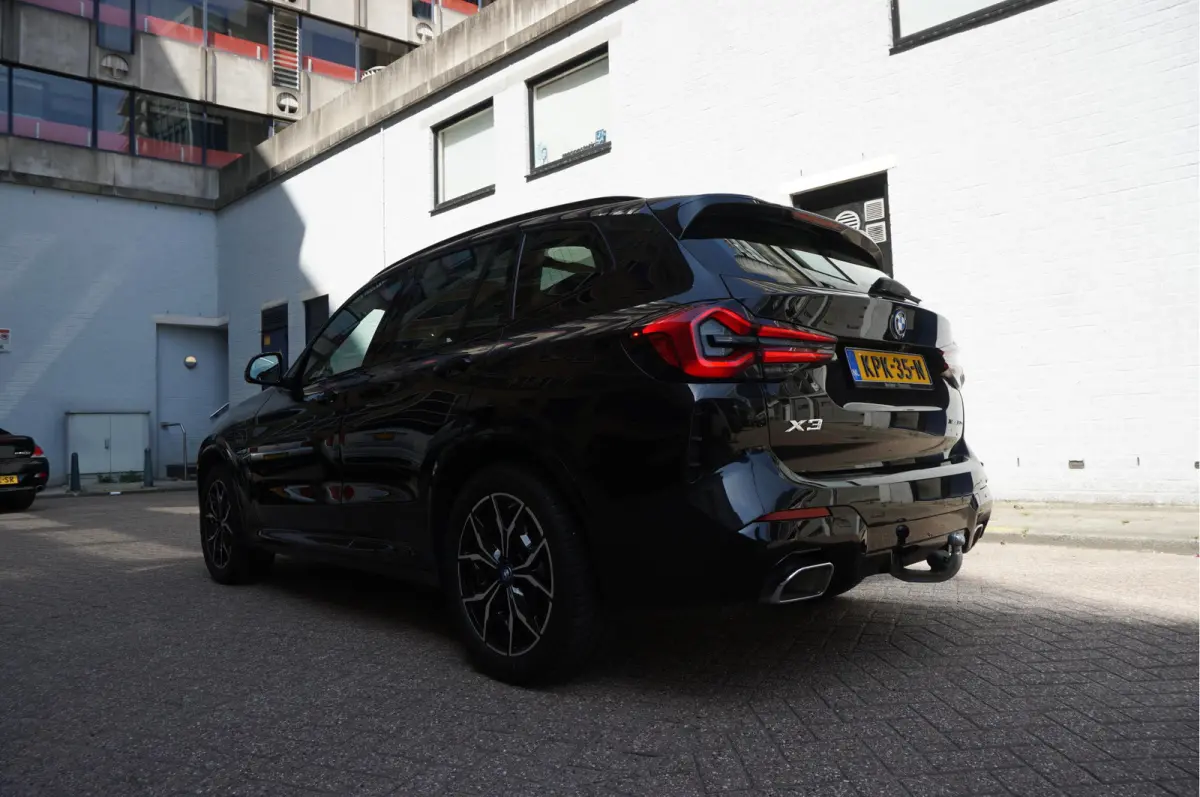 xDrive30e High Executive M-SPORT | Trekhaak | Panoramadak | Adaptive + Lane | BTW auto | Apple Carplay |
