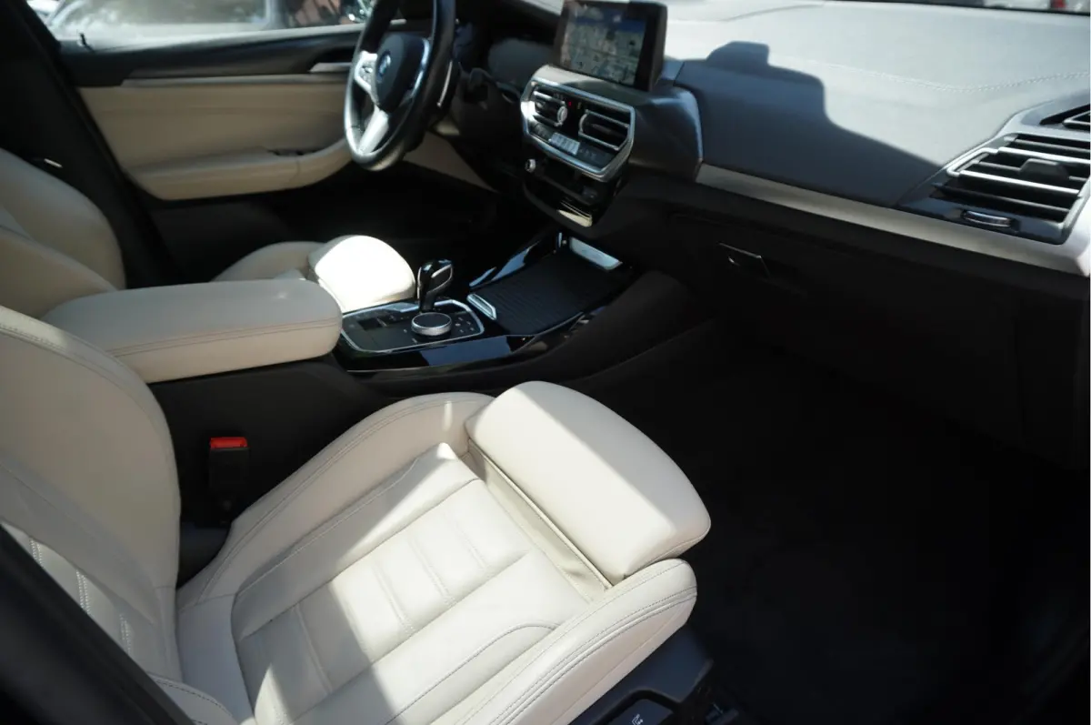 xDrive30e High Executive M-SPORT | Trekhaak | Panoramadak | Adaptive + Lane | BTW auto | Apple Carplay |