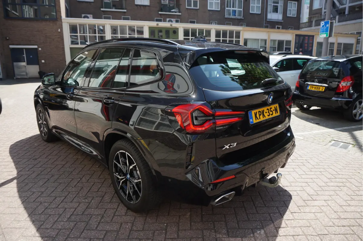 xDrive30e High Executive M-SPORT | Trekhaak | Panoramadak | Adaptive + Lane | BTW auto | Apple Carplay |