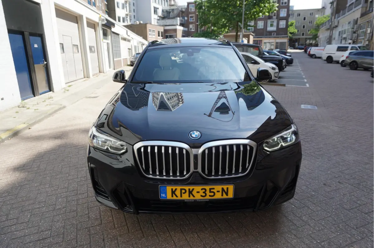 xDrive30e High Executive M-SPORT | Trekhaak | Panoramadak | Adaptive + Lane | BTW auto | Apple Carplay |
