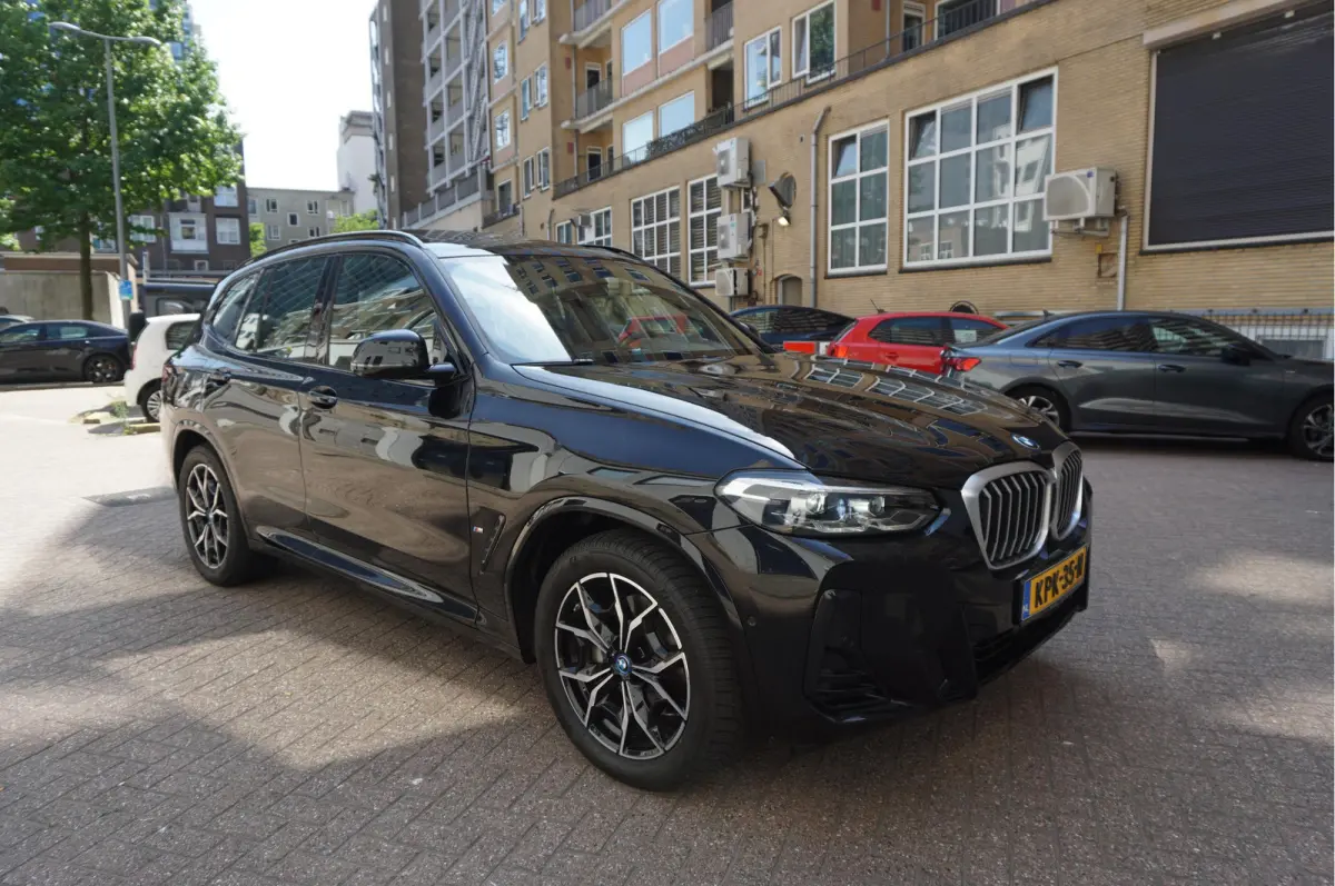 xDrive30e High Executive M-SPORT | Trekhaak | Panoramadak | Adaptive + Lane | BTW auto | Apple Carplay |