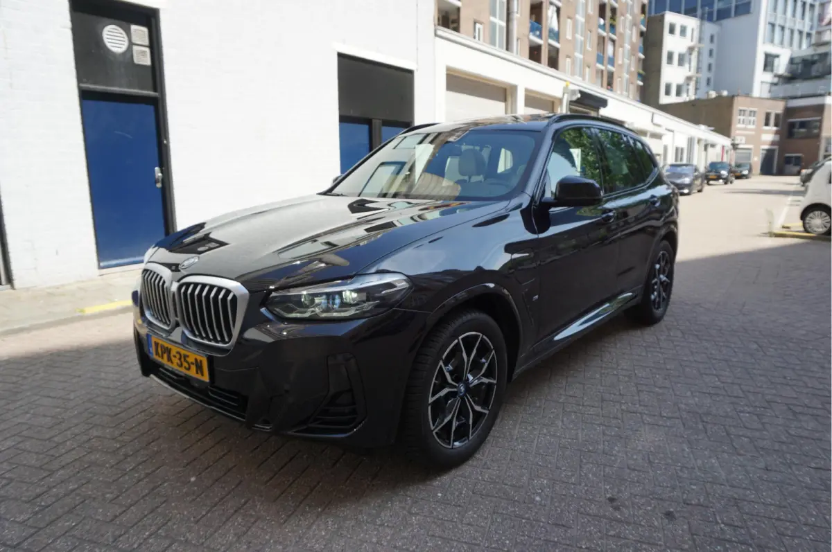 xDrive30e High Executive M-SPORT | Trekhaak | Panoramadak | Adaptive + Lane | BTW auto | Apple Carplay |