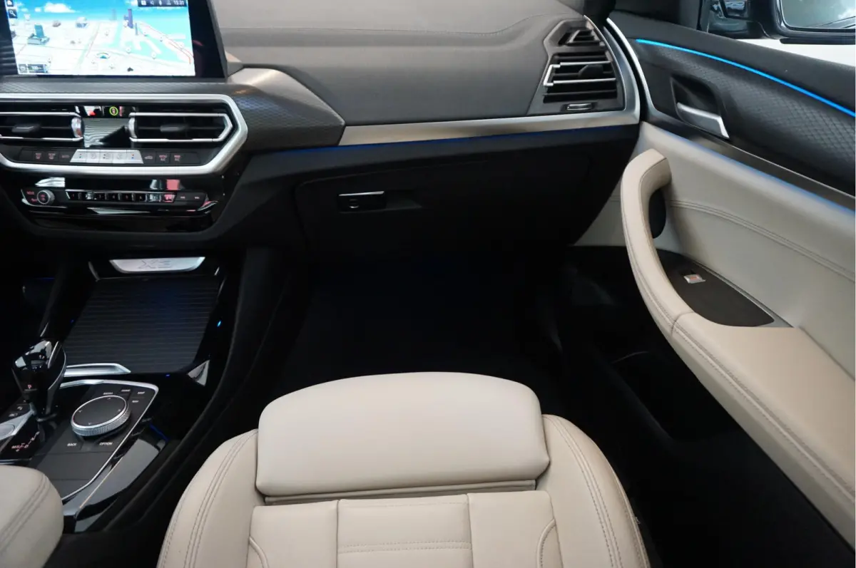 xDrive30e High Executive M-SPORT | Trekhaak | Panoramadak | Adaptive + Lane | BTW auto | Apple Carplay |