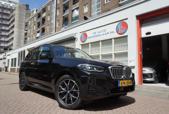 xDrive30e High Executive M-SPORT | Trekhaak | Panoramadak | Adaptive + Lane | BTW auto | Apple Carplay |