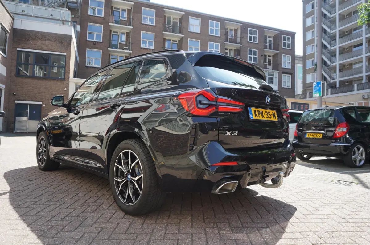 xDrive30e High Executive M-SPORT | Trekhaak | Panoramadak | Adaptive + Lane | BTW auto | Apple Carplay |