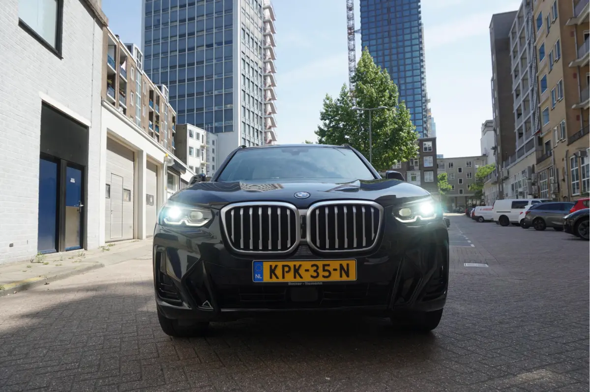 xDrive30e High Executive M-SPORT | Trekhaak | Panoramadak | Adaptive + Lane | BTW auto | Apple Carplay |