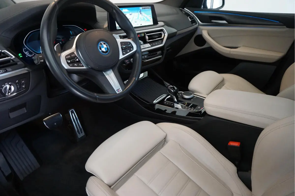 xDrive30e High Executive M-SPORT | Trekhaak | Panoramadak | Adaptive + Lane | BTW auto | Apple Carplay |