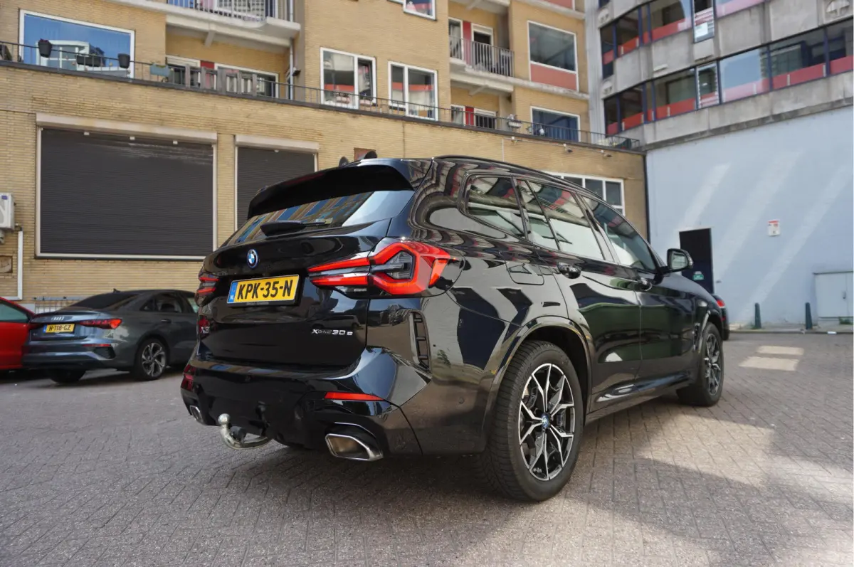 xDrive30e High Executive M-SPORT | Trekhaak | Panoramadak | Adaptive + Lane | BTW auto | Apple Carplay |