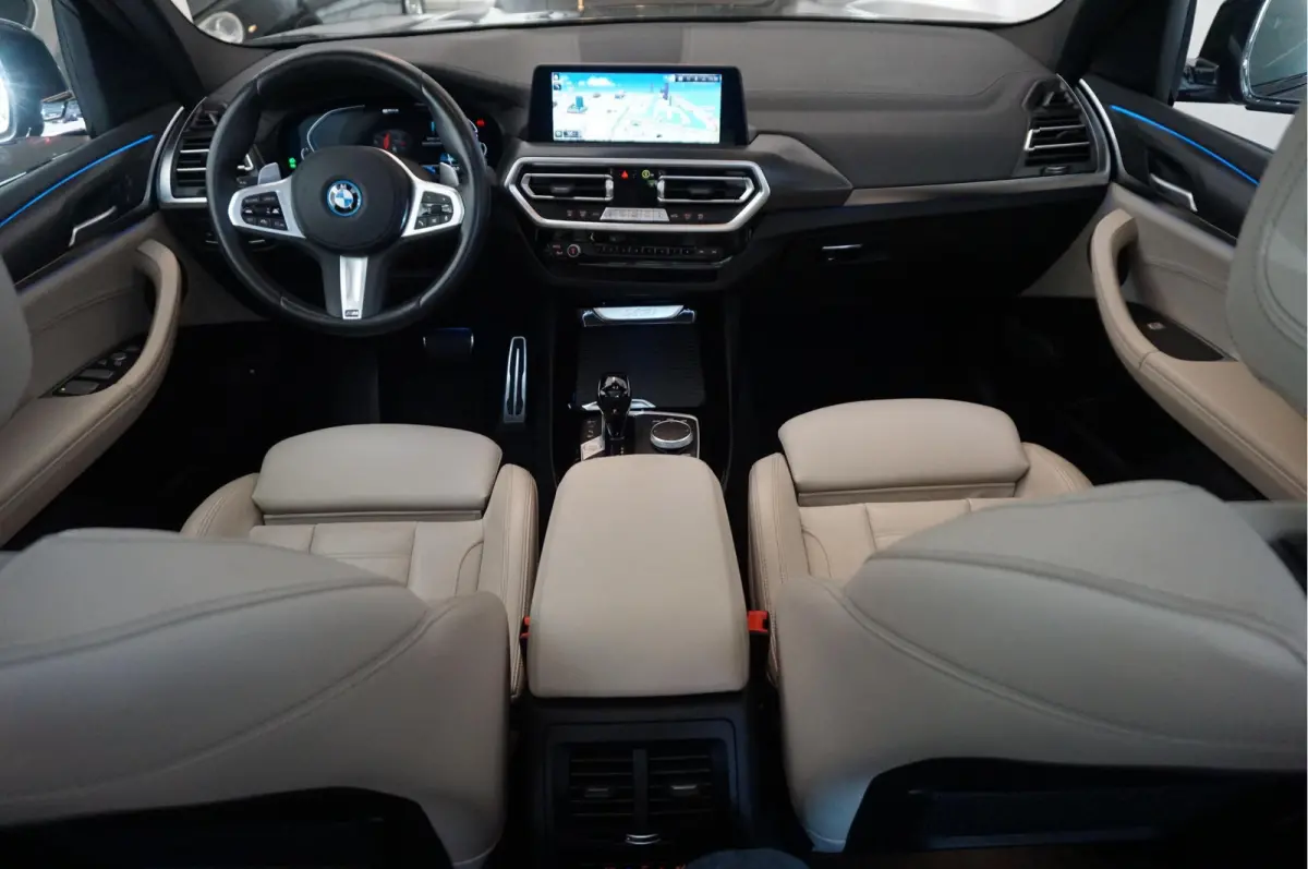 xDrive30e High Executive M-SPORT | Trekhaak | Panoramadak | Adaptive + Lane | BTW auto | Apple Carplay |