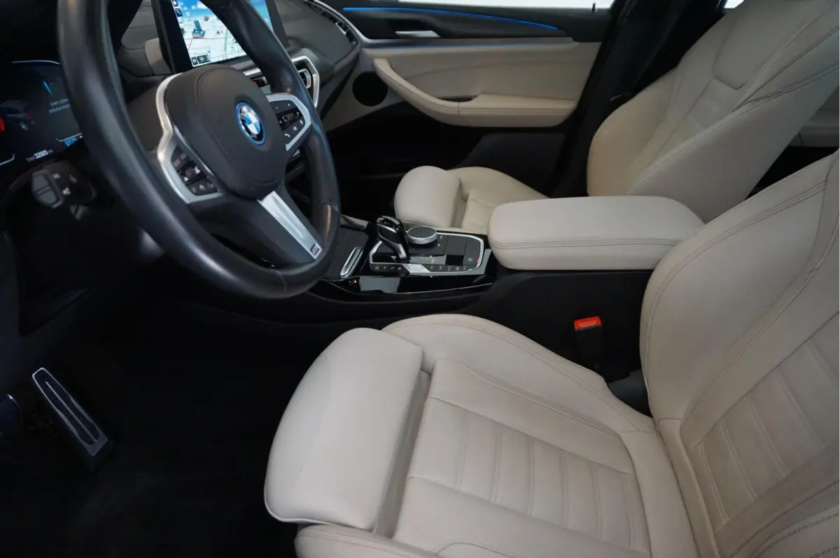 xDrive30e High Executive M-SPORT | Trekhaak | Panoramadak | Adaptive + Lane | BTW auto | Apple Carplay |