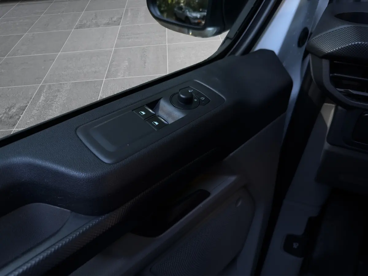 300 L2 Trend 136pk | L2 | Camera | Carplay | Schuifdeur Rechts |