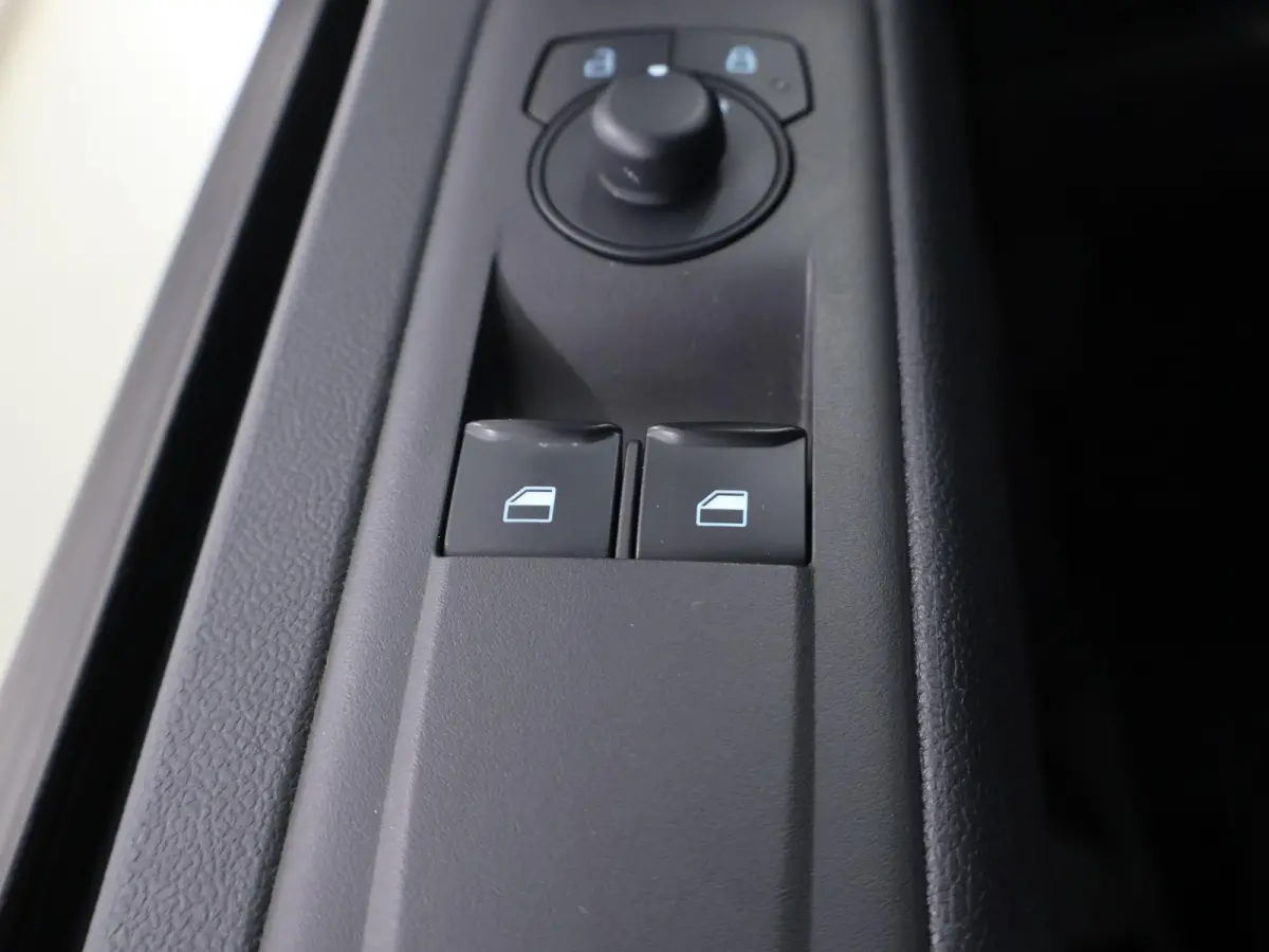 300 | 2.0 TDCI | L2 H1 | Trend | 3-zits | Parkeercamera | Cruise Control | Apple Carplay/Android Auto
