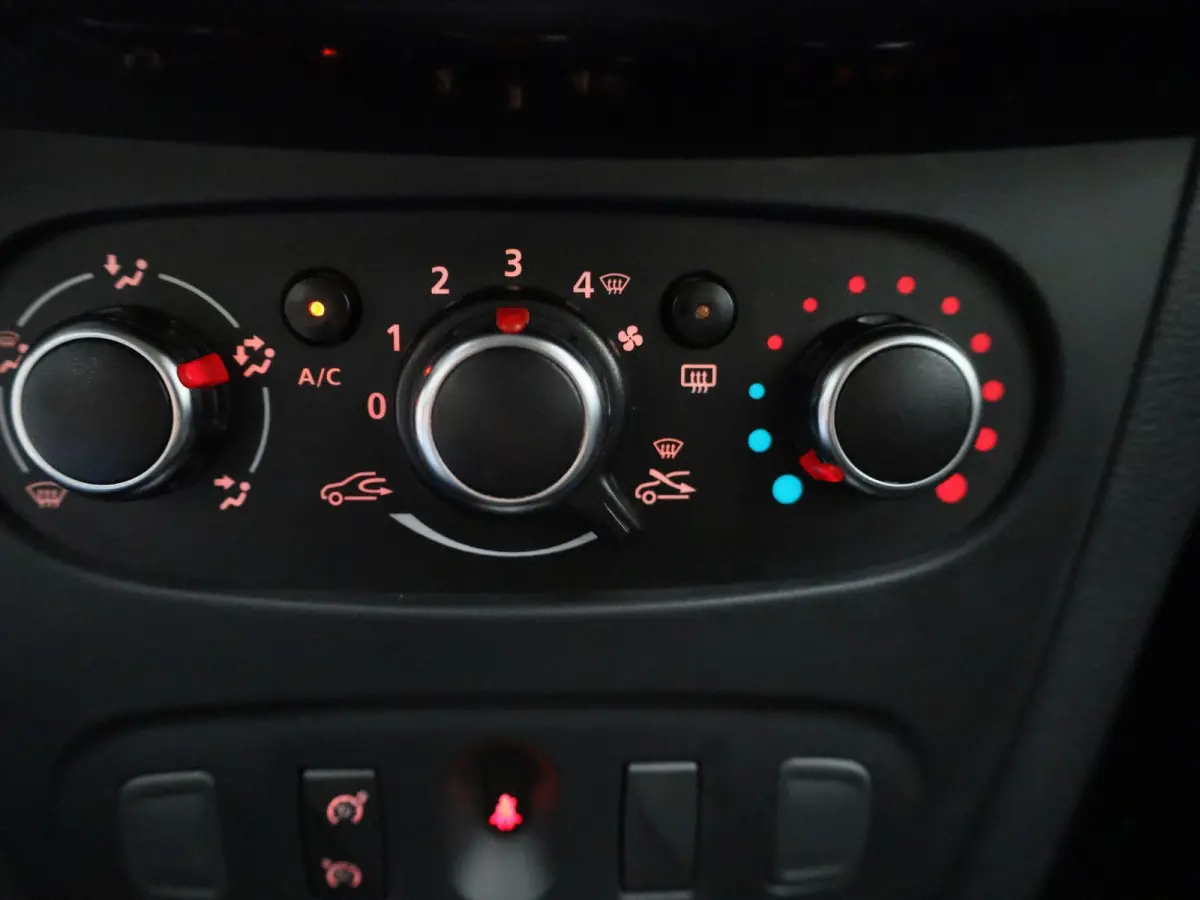 1.0 TCe 100 Plus | WORDT VERWACHT | NAVIGATIE | CRUISE CONTROL | AIRCO | MULTIFUNCTIONEEL STUURWIEL |