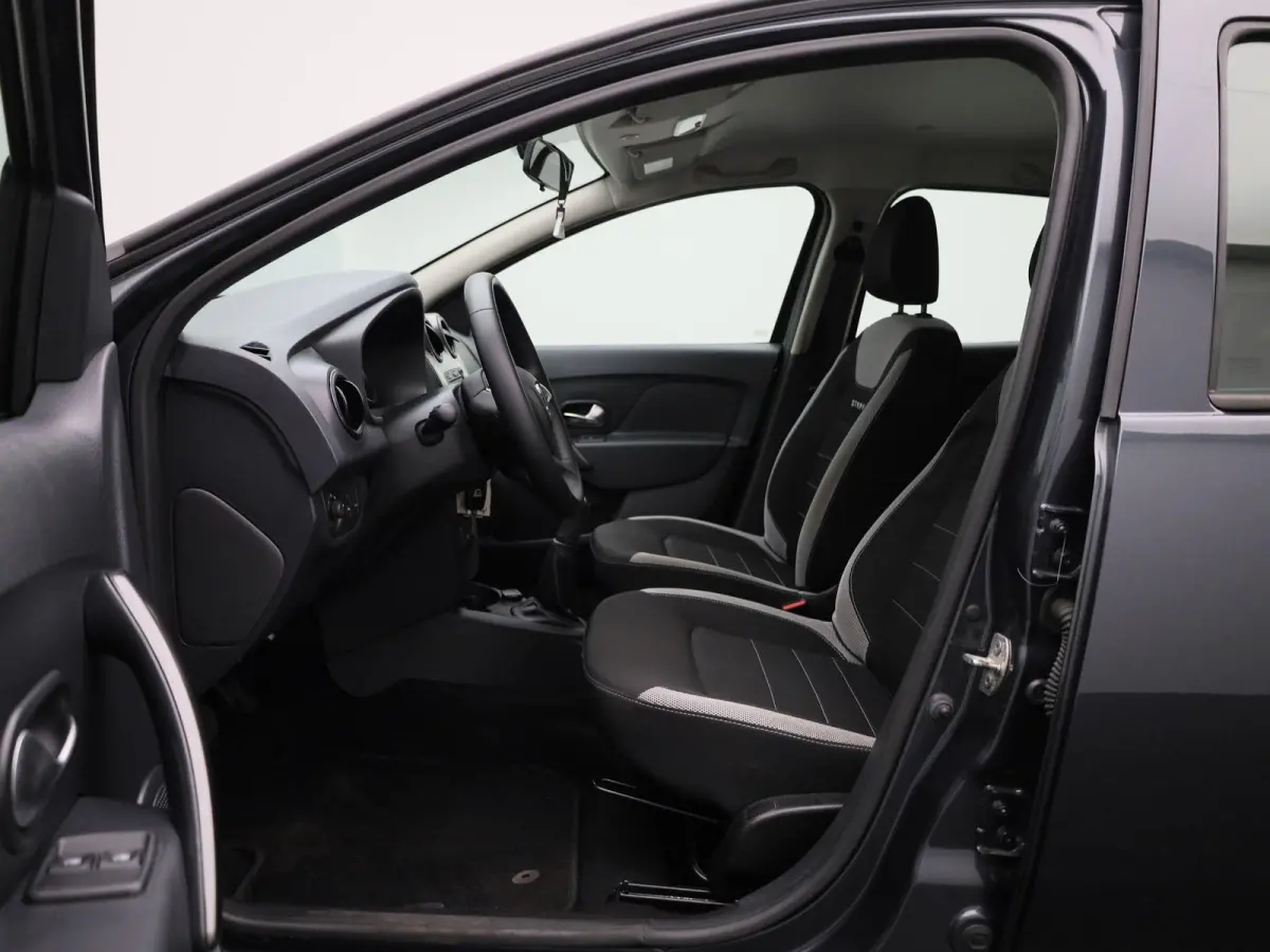 1.0 TCe 100 Plus | WORDT VERWACHT | NAVIGATIE | CRUISE CONTROL | AIRCO | MULTIFUNCTIONEEL STUURWIEL |
