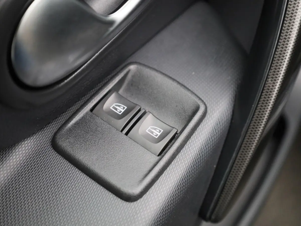 1.0 TCe 100 Plus | WORDT VERWACHT | NAVIGATIE | CRUISE CONTROL | AIRCO | MULTIFUNCTIONEEL STUURWIEL |