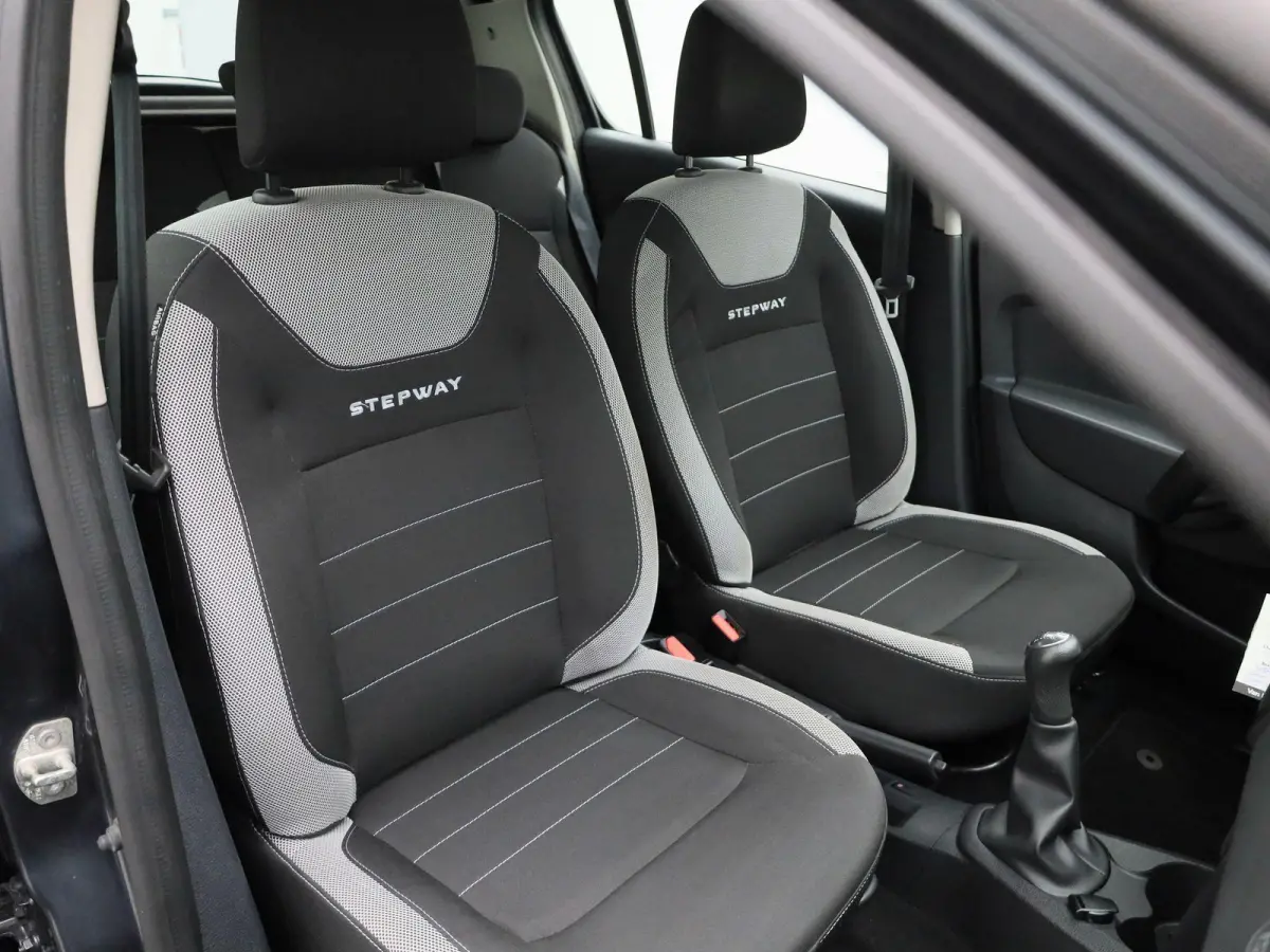 1.0 TCe 100 Plus | WORDT VERWACHT | NAVIGATIE | CRUISE CONTROL | AIRCO | MULTIFUNCTIONEEL STUURWIEL |