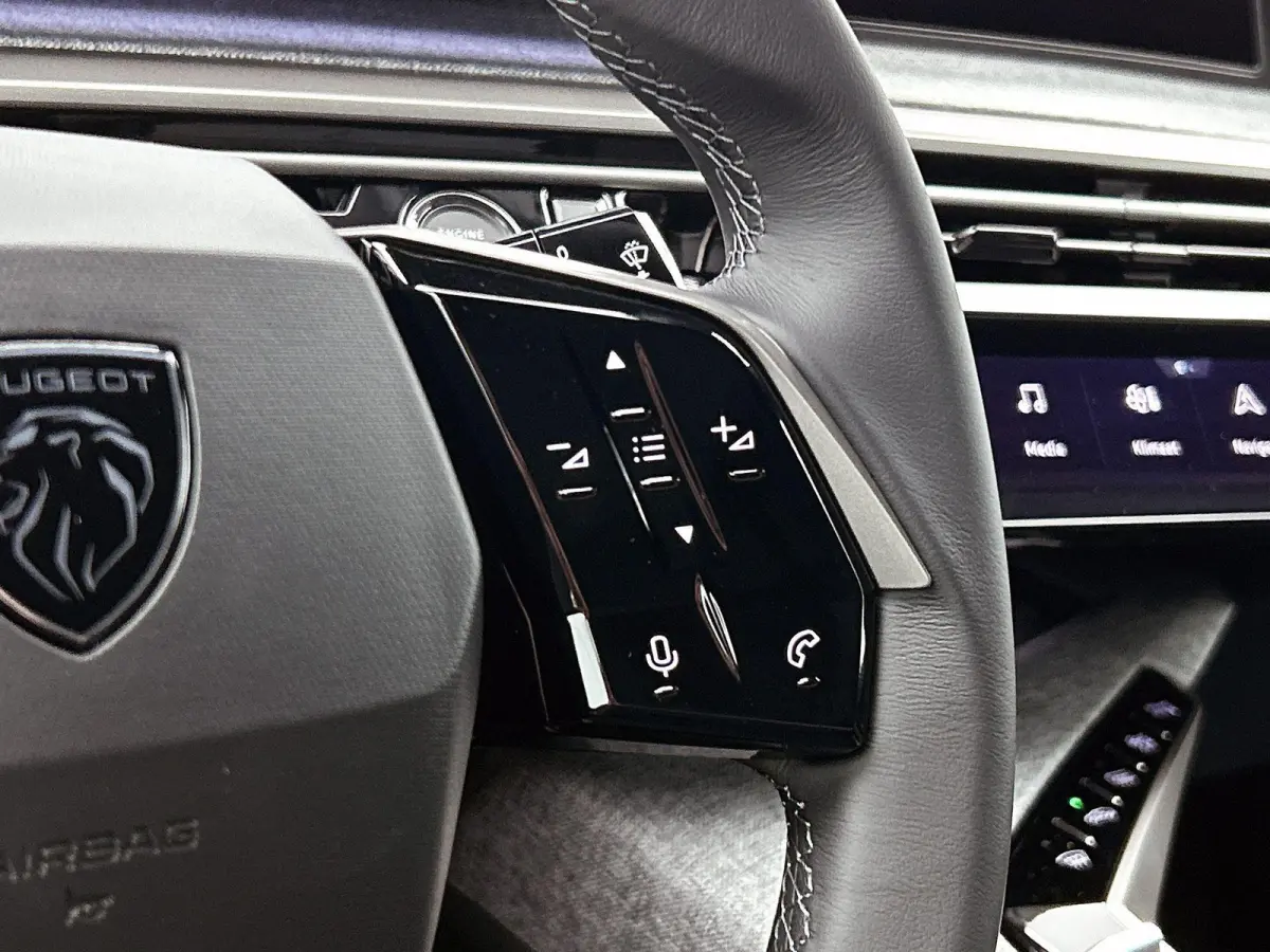 Allure Long Range 97 kWh | Voorraaddeal! | 660km actieradius (WLTP) Navigatie | 360 graden camera | Adaptive cruise control | Climate control | | Comfortstoelen | 7 persoons
