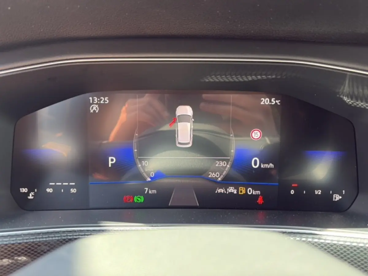 1.0 TSI DSG R-LINE AFN.TREKHAAK/CAMERA/ACC/STOELVERW/CARPLAY