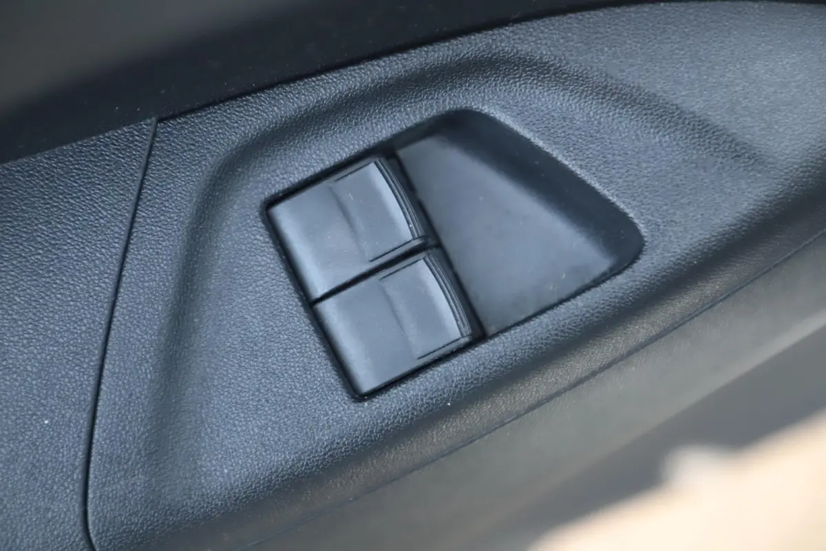 1.0 e-VTi Active Airco Radio Bluetooth Elektrische Ramen