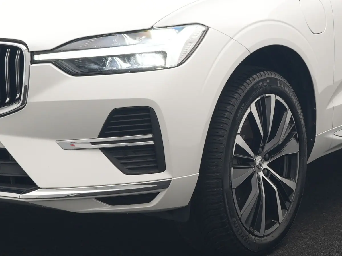 T6 AWD Plus Bright LONG RANGE PHEV 350pk Dealer O.H. | Trekhaak Af Fabriek | Panodak | Adaptive Cruise | Camera | Lederen Sportstoelen Memory & Verwarmd | Keyless | Blis | Stuur Verwarmd | G
